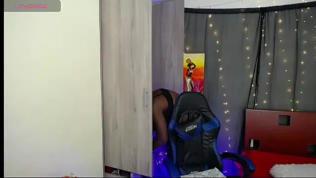 Snapshot of MONIQUE-LAMOUR chatting on June 2, 1:07 am MONIQUE-LAMOUR online show from June 2, 1:07 am