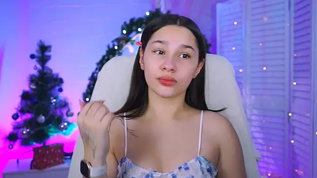 KimClarks  online show from December 15, 1:15 pm