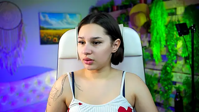 KimClarks  online show from February 10, 2:10 pm