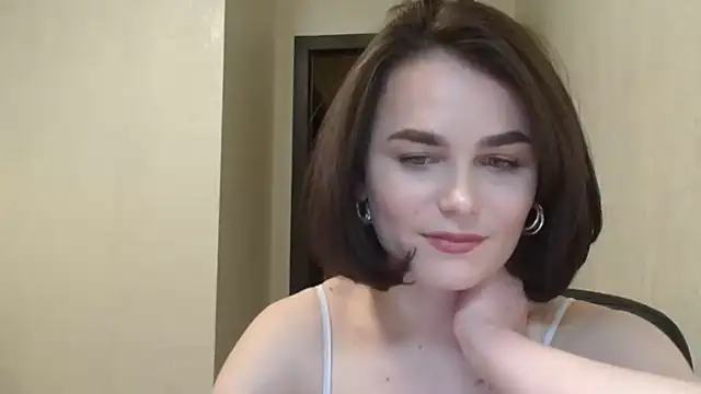 Silviaa a online show from April 13, 7:30 pm