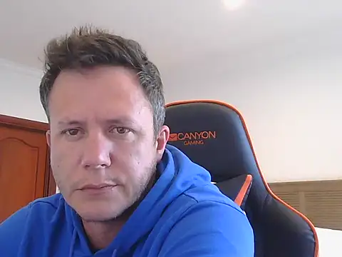 Snapshot of TroyDieselXXX chatting on September 19, 5:09 am TroyDieselXXX online show from September 19, 5:09 am