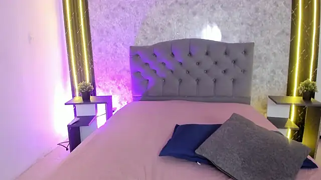 GiannaSlimJB online show from February 26, 7:35 pm