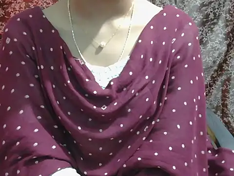 Snapshot of lovely_soniya chatting on May 4, 6:31 am lovely soniya online show from May 4, 6:31 am