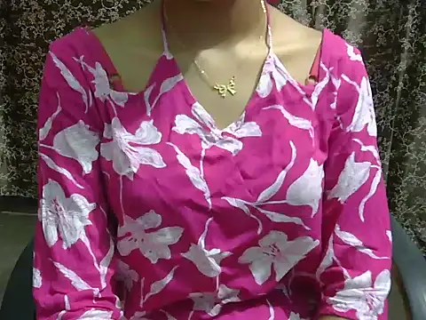 Snapshot of lovely_soniya chatting on May 18, 5:02 am lovely soniya online show from May 18, 5:02 am