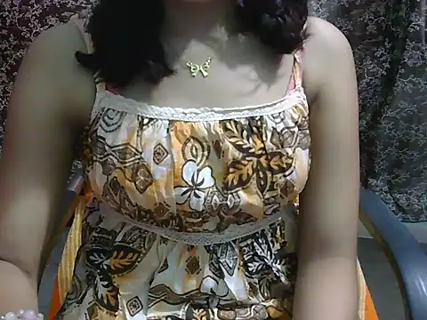 Snapshot of lovely_soniya chatting on May 28, 6:21 am lovely soniya online show from May 28, 6:21 am