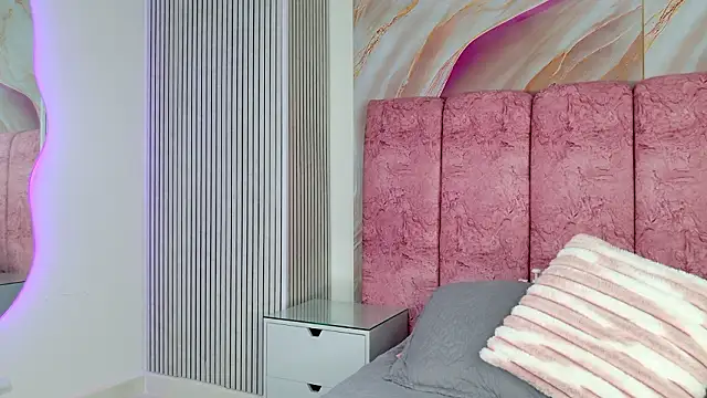 emmacurvy online show from February 17, 3:03 am