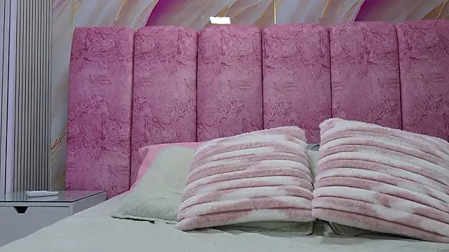 emmacurvy online show from March 20, 3:11 am