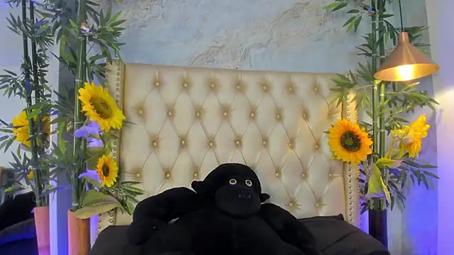 LittleeJaz online show from February 6, 4:06 am