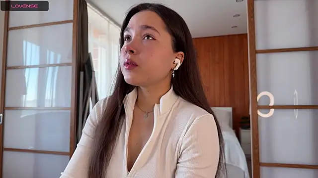 Snapshot of PlumyBun chatting on December 4, 4:22 am PlumyBun online show from December 4, 4:22 am