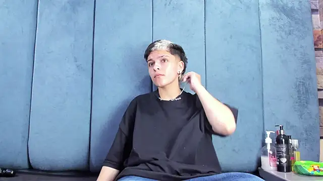 Megan Thompson  online show from April 18, 2:15 am