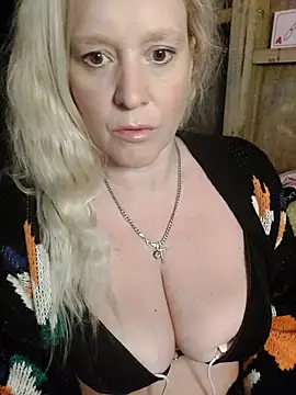 Bouncy-Bella28X online show from September 13, 7:19 am