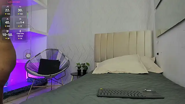 keyla mejia online show from October 30, 12:06 pm