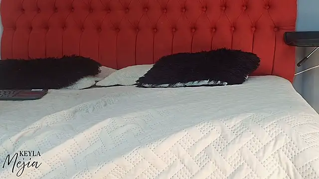 keyla mejia online show from February 11, 11:59 am