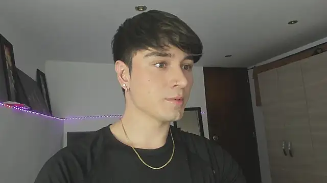 Snapshot of stevve_14 chatting on October 31, 2:34 am stevve 14 online show from October 31, 2:34 am