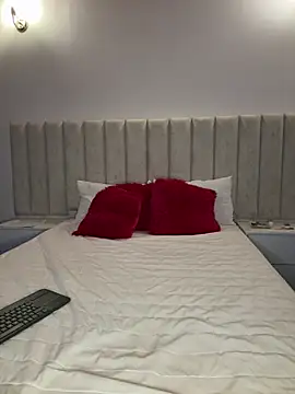 Mia Roswell online show from February 13, 3:13 am