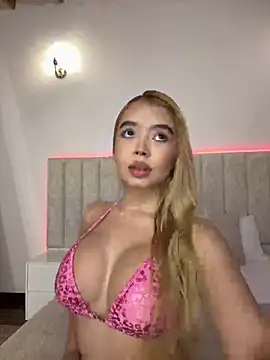 Snapshot of Mia_Roswell chatting on June 26, 12:37 am Mia Roswell online show from June 26, 12:37 am