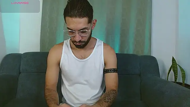 Snapshot of ReyPablo1 chatting on October 2, 10:17 pm ReyPablo1 online show from October 2, 10:17 pm