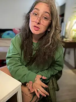 Snapshot of Alix_Valentine chatting on June 6, 5:06 pm Alix Valentine online show from June 6, 5:06 pm