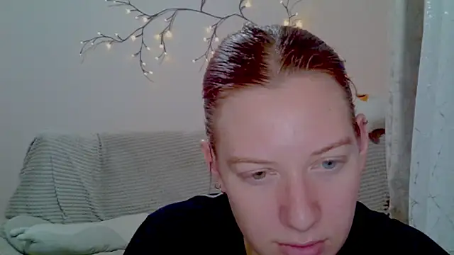 Lily Ember online show from March 14, 8:25 pm