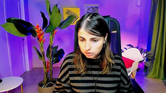 MartaEdams online show from November 18, 6:18 am