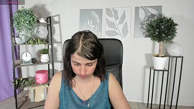 Snapshot of MartaEdams chatting on June 19, 5:12 am MartaEdams online show from June 19, 5:12 am