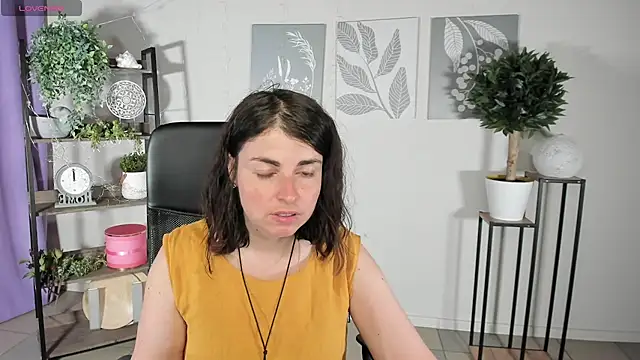Snapshot of MartaEdams chatting on June 22, 5:15 am MartaEdams online show from June 22, 5:15 am
