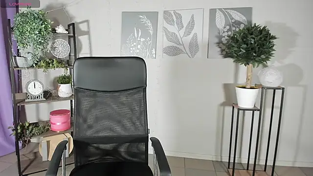 Snapshot of MartaEdams chatting on June 23, 5:27 am MartaEdams online show from June 23, 5:27 am