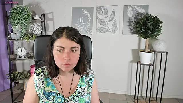 Snapshot of MartaEdams chatting on June 24, 5:06 am MartaEdams online show from June 24, 5:06 am