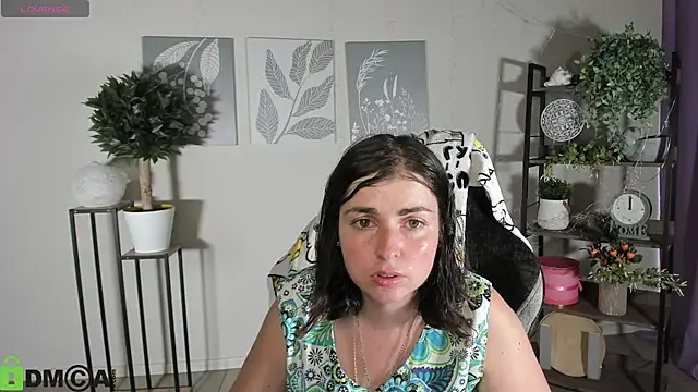 Snapshot of MartaEdams chatting on July 4, 5:46 am MartaEdams online show from July 4, 5:46 am