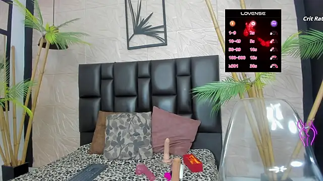 karlarusso online show from October 4, 7:45 pm