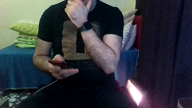 Snapshot of st206boy chatting on April 21, 1:42 am st206boy online show from April 21, 1:42 am