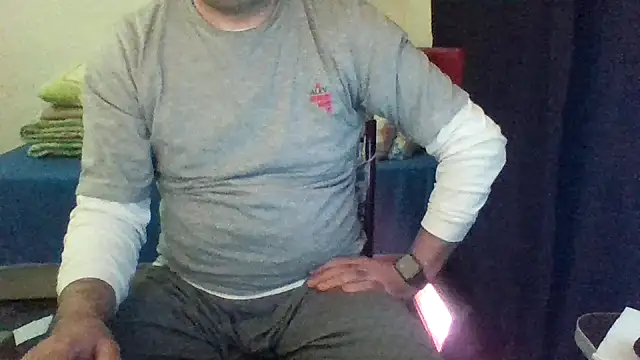Snapshot of st206boy chatting on May 6, 12:41 am st206boy online show from May 6, 12:41 am