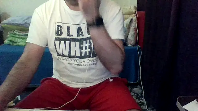 Snapshot of st206boy chatting on May 8, 11:21 pm st206boy online show from May 8, 11:21 pm