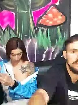 parejajuguetona420 online show from April 28, 11:10 pm