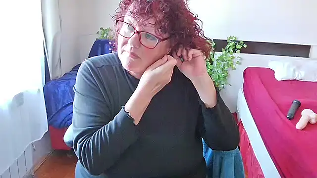 -Curvy- online show from December 1, 9:25 am