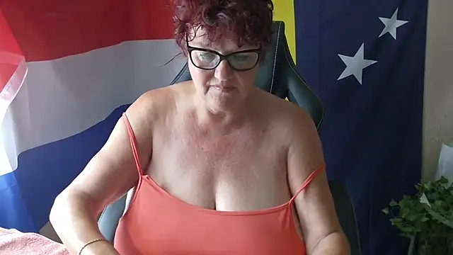 Snapshot of -Curvy- chatting on June 23, 8:45 am -Curvy- online show from June 23, 8:45 am
