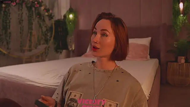 Snapshot of Serena_Waldarf chatting on November 8, 3:45 pm Serena Waldarf online show from November 8, 3:45 pm