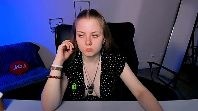 Snapshot of foxy_tease_ chatting on September 22, 12:45 am foxy tease online show from September 22, 12:45 am