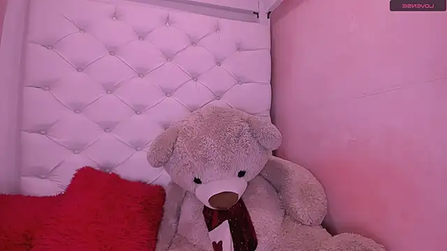 Snapshot of eimy_skinny_ chatting on April 25, 1:25 pm eimy skinny online show from April 25, 1:25 pm