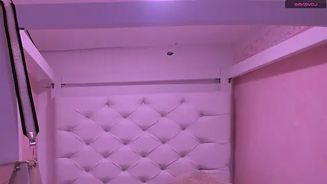 Snapshot of eimy_skinny_ chatting on May 3, 12:33 pm eimy skinny online show from May 3, 12:33 pm