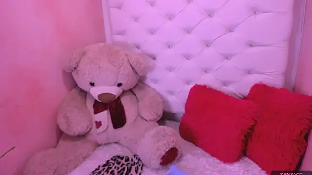Snapshot of eimy_skinny_ chatting on May 13, 1:19 pm eimy skinny online show from May 13, 1:19 pm