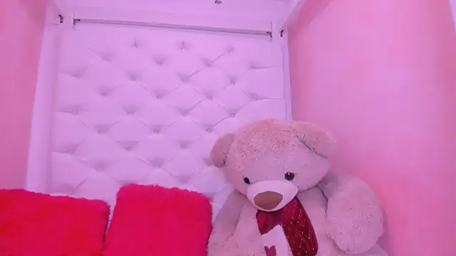 Snapshot of eimy_skinny_ chatting on June 1, 1:46 pm eimy skinny online show from June 1, 1:46 pm