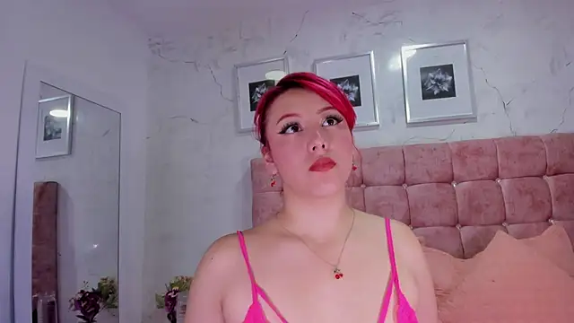 Maddy Mills online show from February 5, 6:12 pm