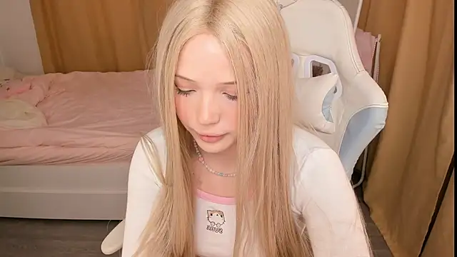 mayyacozyy online show from April 11, 8:18 am