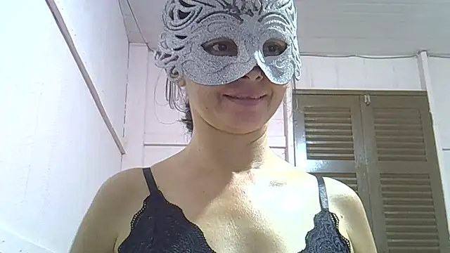 Snapshot of Luana_sexy42 chatting on April 30, 3:24 am Luana sexy42 online show from April 30, 3:24 am