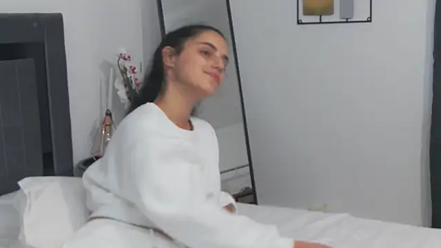 SweetMelodyZ online show from December 15, 8:40 am