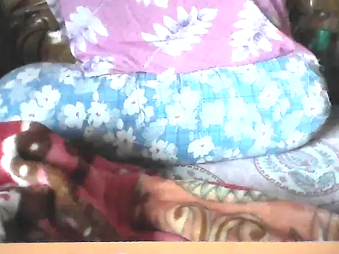 Snapshot of darkbluemoon chatting on December 22, 5:04 am darkbluemoon online show from December 22, 5:04 am