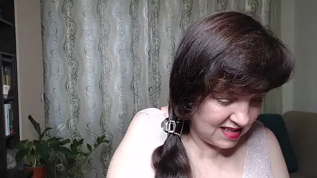 Snapshot of Illusionq chatting on June 25, 10:20 am Illusionq online show from June 25, 10:20 am