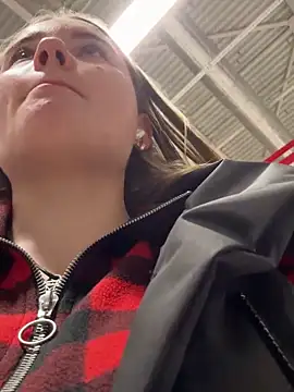 Snapshot of StephanieMur chatting on September 29, 6:18 am StephanieMur online show from September 29, 6:18 am