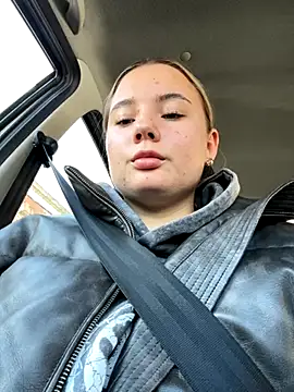 Snapshot of StephanieMur chatting on October 9, 3:59 am StephanieMur online show from October 9, 3:59 am